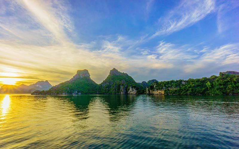 binh minh tren vinh ha long